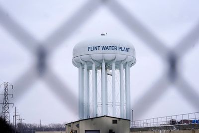 Ex-Michigan governor takes the 5th at Flint water trial