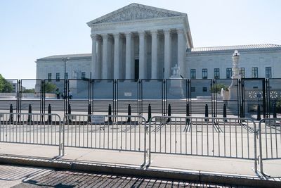 Supreme Court limits EPA in curbing power plant emissions