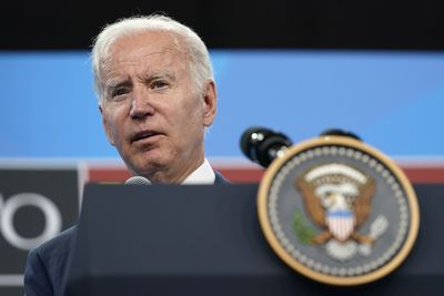 Biden: US to give $800m more in military aid to Ukraine