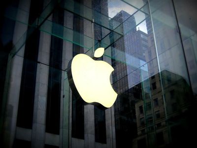 Here's How Apple Stock Looks Near-Term, Longer-Term As Market Bear Cycle Continues