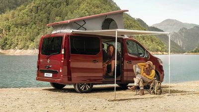Renault Trafic SpaceNomad Camper Arrives With Solar Cell On The Roof