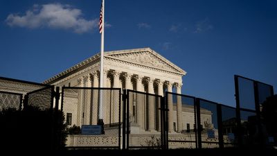 US Supreme Court limits use of Clean Air Act to curb power plant emissions