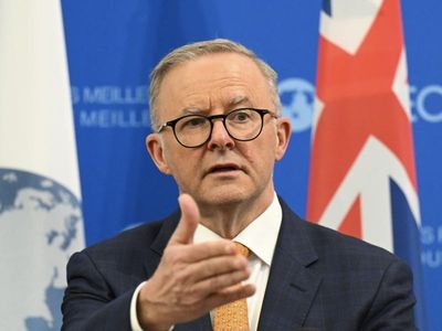 France can 'trust me' after subs rift: PM