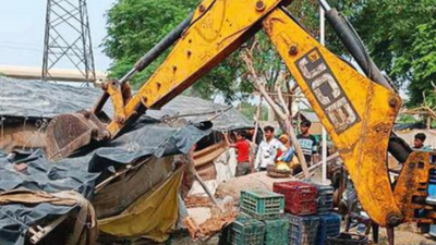 Acid attack threat to Noida team by squatters