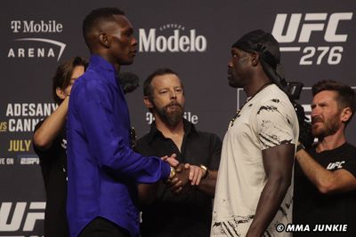 UFC 276 video: Israel Adesanya, Jared Cannonier won’t break handshake at faceoff