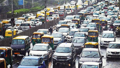 Delhi: Road to cool weather paved with jams