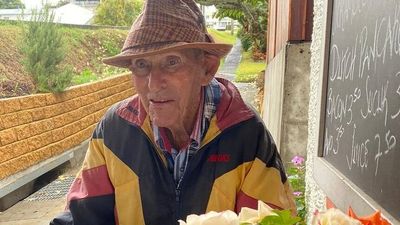 Alzheimer's disease fails to stop man staying in Yamba community