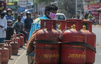 LPG Price: Commercial 19 kg LPG cylinder prices slashed by Rs 198; know latest rate