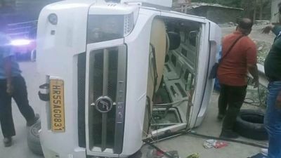 Jammu & Kashmir: Three Amarnath pilgrims including minor hospitalised as vehicle turns turtle in Banihal