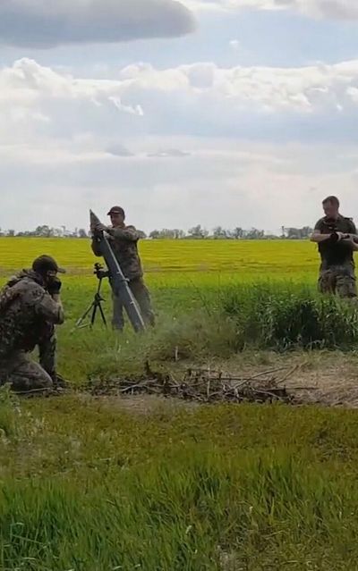 Ukrainian Soldiers Demonstrate Their Fine Mortar Skills