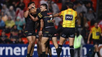 Newcastle Knights beat Gold Coast 38-12, Penrith Panthers defeat Sydney Roosters 26-18