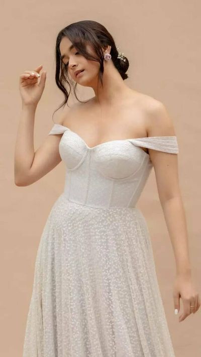 10 all-white looks of Keerthy Suresh that caught the pulse of fashion freaks