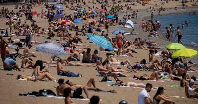 Brits warned about smoking rule change on popular Spanish beaches