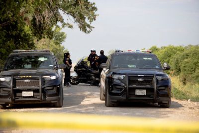 Four dead after truck carrying migrants crashes in Texas