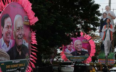 TRS to give rousing reception to Yashwant Sinha