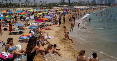 Holidaymakers in Spain warned over smoking rule change on popular beaches