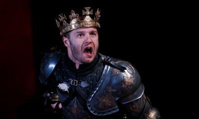 Richard III review – Shakespeare’s supervillain breezes through the bloodbath