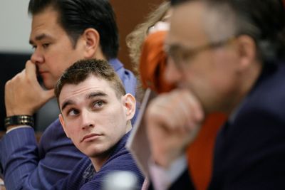 Judge won't delay Florida school shooting sentencing trial