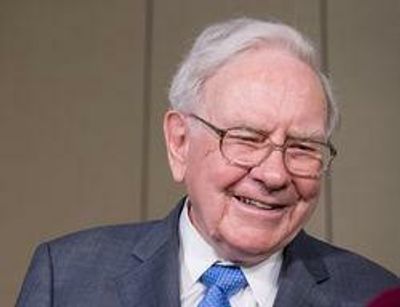 Warren Buffett Just Picked up This Buy-Rated Energy Stock