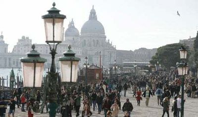 Day visitors to Venice to pay fee or face fine as high as €300 under new scheme