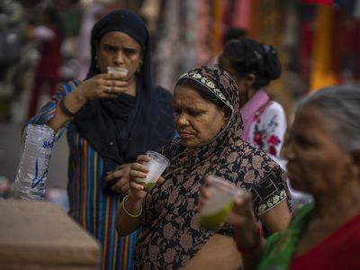 India begins to ban single-use plastics including cups and straws