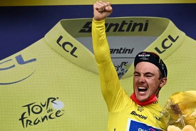 Lampaert shocks 'big guys' in rain-drenched Tour de France opener