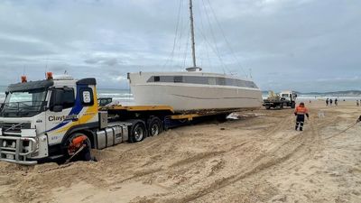 Rainbow Beach yacht Thalassa removed by Clayton's Towing Service in difficult retrieval