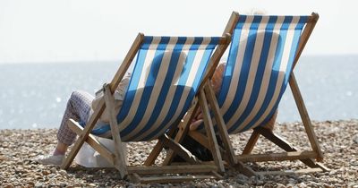 Weather forecaster predicts '35C heatwave' in UK as school holidays start
