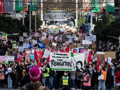 Thousands march after US abortion shift