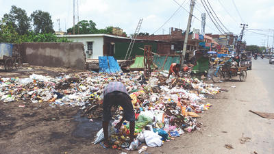 Flash strike by sanitary workers leads to garbage piles across Lucknow