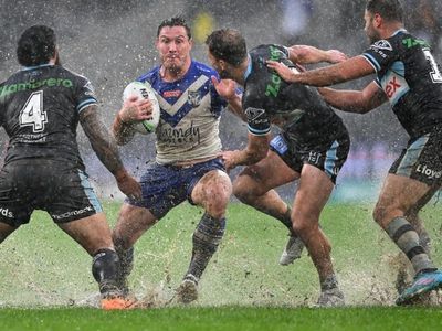 Sharks down Dogs to claim NRL win in wet