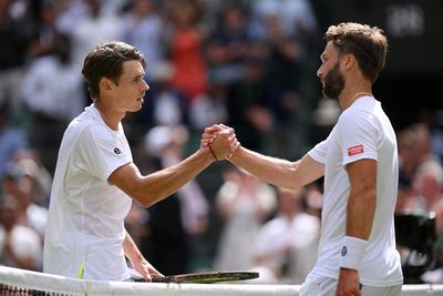 Alex De Minaur sees off spirited Liam Broady to reach Wimbledon fourth round