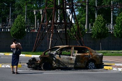 Pro-Russia rebels claim to 'encircle' key city, Ukraine denies