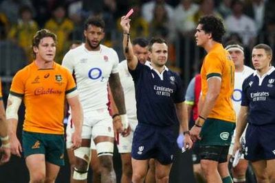 Eddie Jones claims Australia helped by referee in England clash after Darcy Swain’s first-half red card