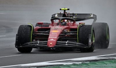 Sainz takes maiden pole for 150th start at British Grand Prix