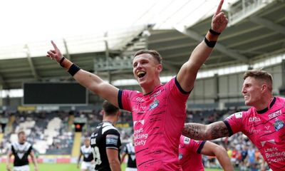 Ash Handley scores five tries as Leeds demolish Hull FC to ignite playoff hopes