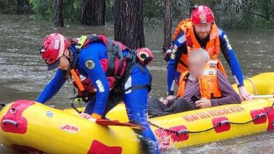 Greater Sydney braces for worst of 'life-threatening emergency' weather event as thousands told to evacuate
