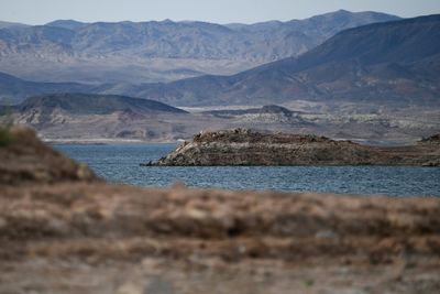 US mega drought makes boating rough on Lake Mead