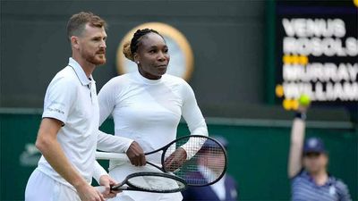 Inspired by Serena, Venus changes plans for Wimbledon