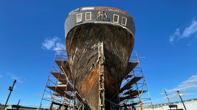 Former SA politician Bruce Eastick gifts clipper ship model to City of Adelaide restoration project