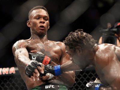 Israel Adesanya defends middleweight title with win over Jared Cannonier