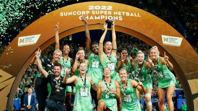 West Coast Fever win first Super Netball premiership with 70-59 victory over Melbourne Vixens