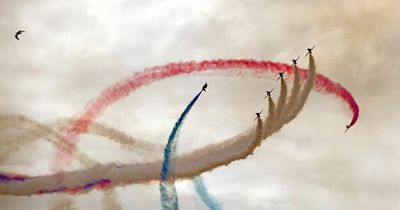 Why there were seven Red Arrows flying instead of nine at Swansea Airshow