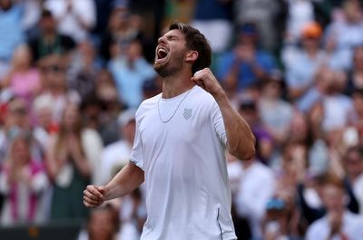 Cameron Norrie reaches first grand slam quarter-final with straight-sets win