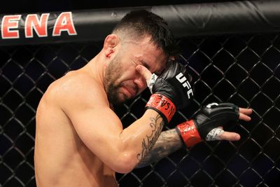 Pedro Munhoz says Sean O’Malley scratched his cornea at UFC 276: ‘I couldn’t see anything’