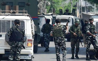 Militants shoot and injure policeman in Anantnag