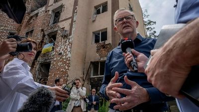 Anthony Albanese's visit to Ukraine met with warmth and sadness by locals suffering Russia's war