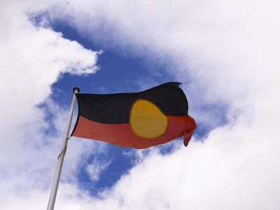 Aboriginal flag to fly on Melbourne bridge