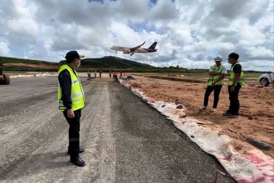 Phuket runway repair delays 16 flights