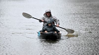 Thousands told to evacuate Sydney during "life-threatening" floods